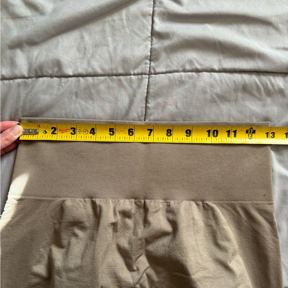 NVGTN Taupe Contour 2.0 Seamless Leggings - Picture 5 of 6